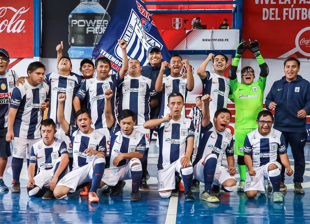 ¡𝗔𝗟𝗜𝗔𝗡𝗭𝗔 𝗟𝗜𝗠𝗔 𝗘𝗦 𝗘𝗟 𝗖𝗔𝗠𝗣𝗘𝗢𝗡 𝗡𝗔𝗖𝗜𝗢𝗡𝗔𝗟 𝗗𝗘 𝗟𝗔 𝗟𝗜𝗚𝗔 𝗗𝗘 𝗙𝗨𝗧𝗦𝗔𝗟 𝗗𝗢𝗪𝗡!💙👏🏻

El equipo blanquiazul se proclamó campeón nacional de la Liga de Futsal Down, tras vencer por 5-3 a Empate FC.

#ArribaAlianza #FutsalDown #AlianzaLima