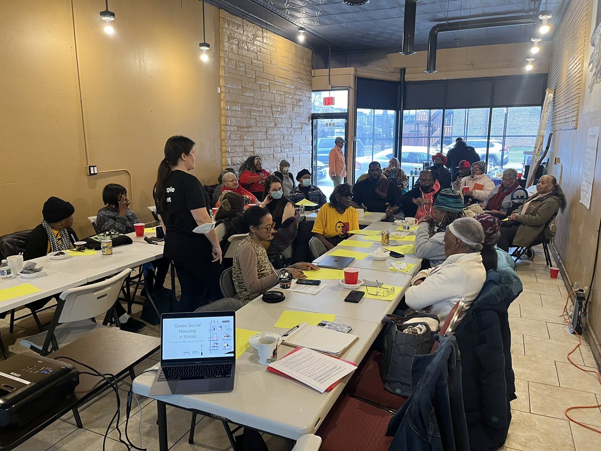 ssidetogether's tweet photo. Lively discussion in the stop office today about bringing #socialhousing to 63rd Street. Our #obamaCBA campaign is developing a vision for #socialhousing and black businesses on 63rd. https://t.co/hc3NIJNgzX
