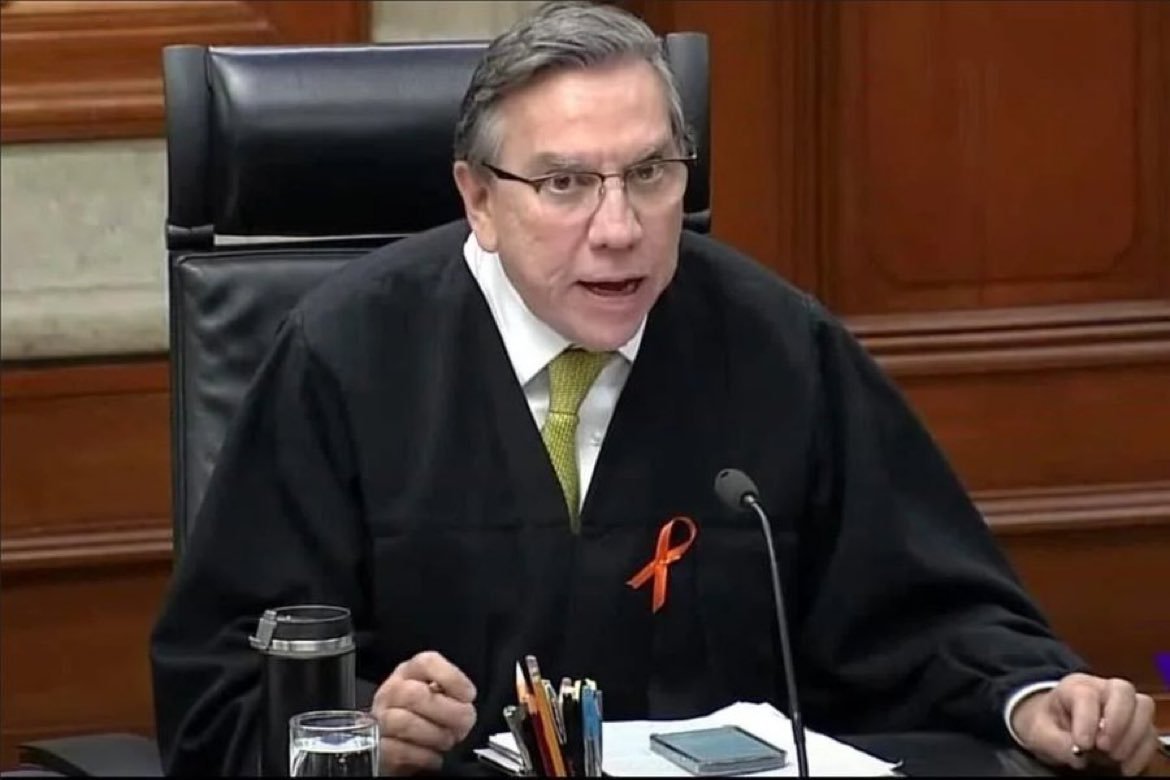 Este señor está salvando a México, gracias a que su cargo no es de elección popular, sino de muchísimos años de estudio y experiencia.