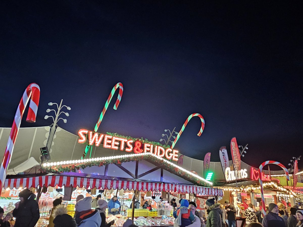 InsiderBkpl's tweet photo. Christmas by the Sea @visitBlackpool @BlackpoolBIDS @BpoolCouncil #Blackpool #Christmas2023 #December2023 #Santa https://t.co/httNOnZfjl