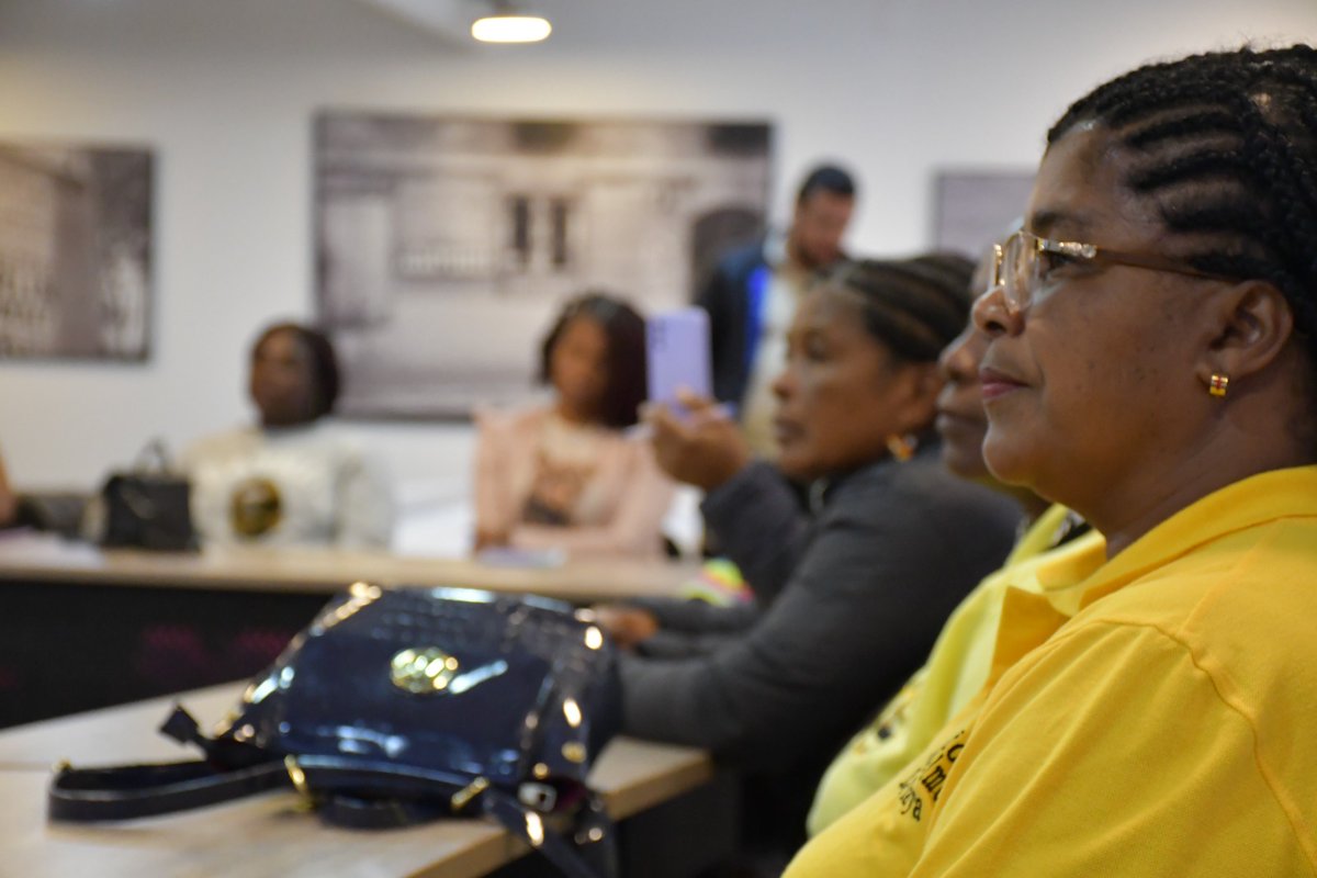 AUNAPColombia's tweet photo. 🔴 #AEstaHora se desarrolla en #Bogotá  el encuentro '#Piangua, patrimonio ancestral del #Pacífico', organizado por la #AUNAP, con 16 piangüeras de diferentes  lugares del Pacífico. Con la participación de representantes de @MinAgricultura y @CancilleriaCol. https://t.co/BbuCikHXnv