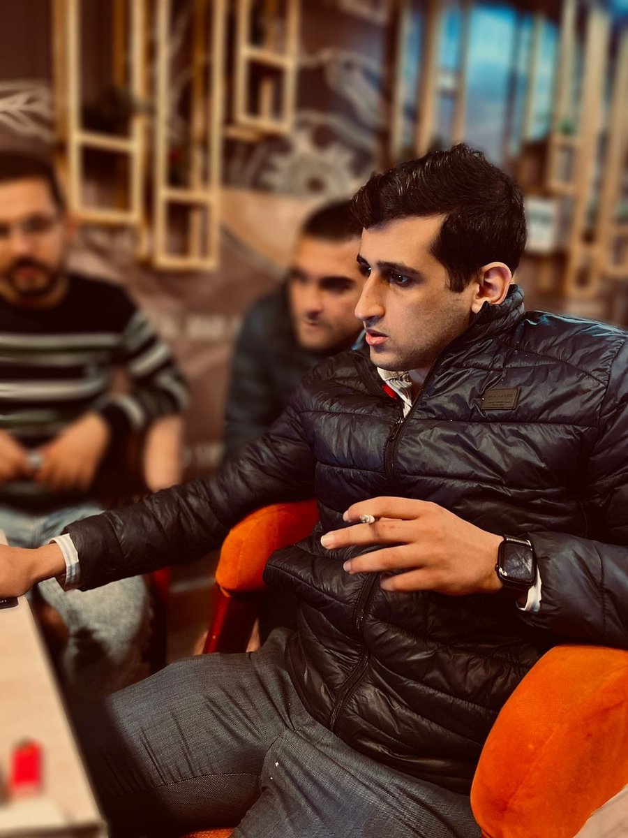 وانا بتعمق في مستقبلي