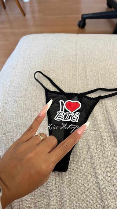 Minha calcinha nova, gostaram? 🙈🙈 https://t.co/fFLAHQTYpb