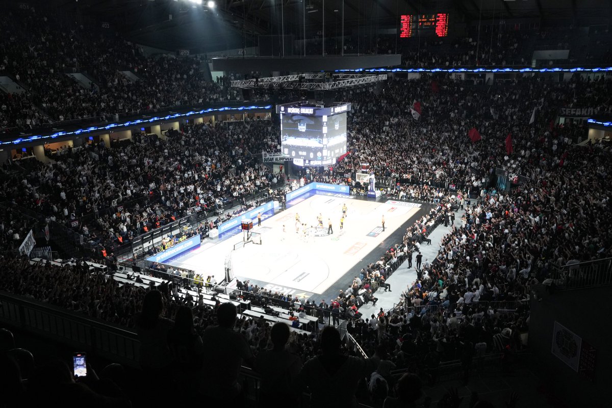 BJK_Basketbol's tweet photo. "Anlatılmaz bir sevgi bu." 🖤🤍 https://t.co/Rk6VC8ljCJ