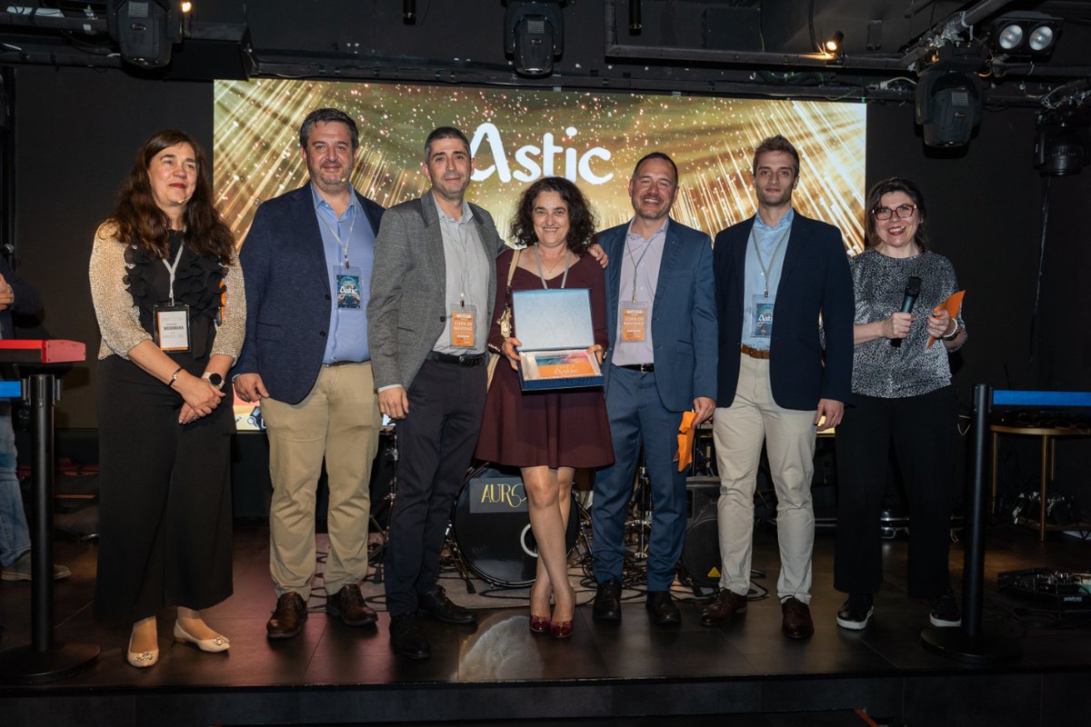 _ASTIC's tweet photo. 🏆 ¡¡¡XIV Edición Premios ASTIC!!! 🏆
🤝 Premio ASTIC “Mejor colaboración público-privado ha sido para...  Laboratorio IOT Ciudad de Madrid 
Sigue leyendo... https://t.co/9InN0AucRe
