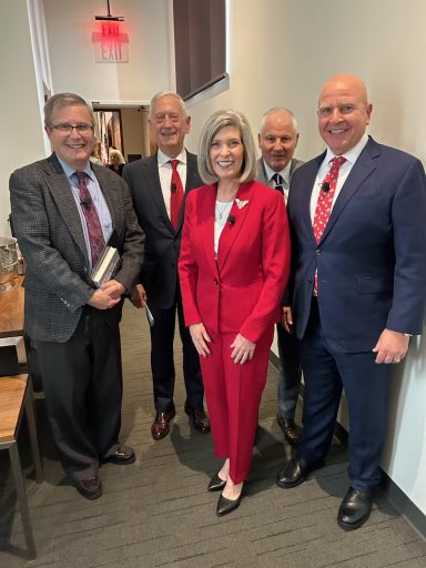 SenJoniErnst's tweet image. Our military is facing a recruiting crisis. It’s time we remind young people across this country that America is and always has been worth fighting for 🇺🇸

Thank you to the @HooverInst for hosting this important conversation on revitalizing trust in our Armed Forces.