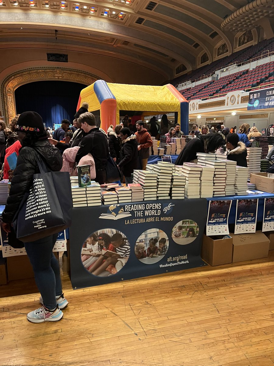 AFTunion's tweet photo. Absolutely incredible scene here in Cleveland. Kids, families, educators and more getting more than 10,000 free books from the AFT’s #ReadingOpensTheWorld campaign! #ClevelandReads #RealSolutionsForKids https://t.co/NuOMAVOMAk
