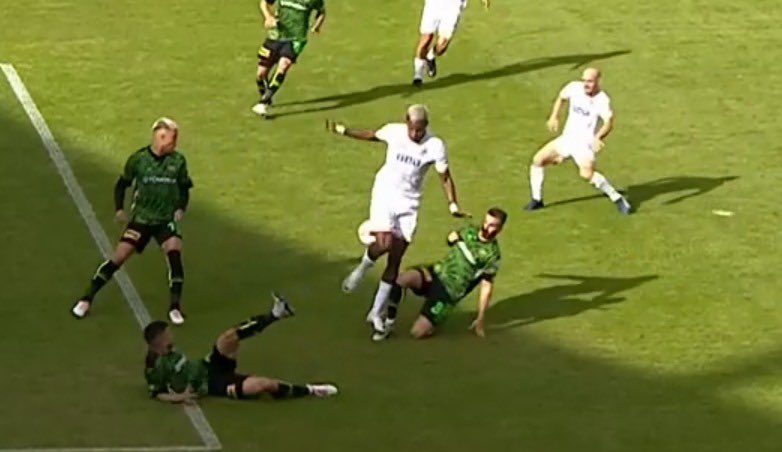 VAR evet VAR ama faul VAR