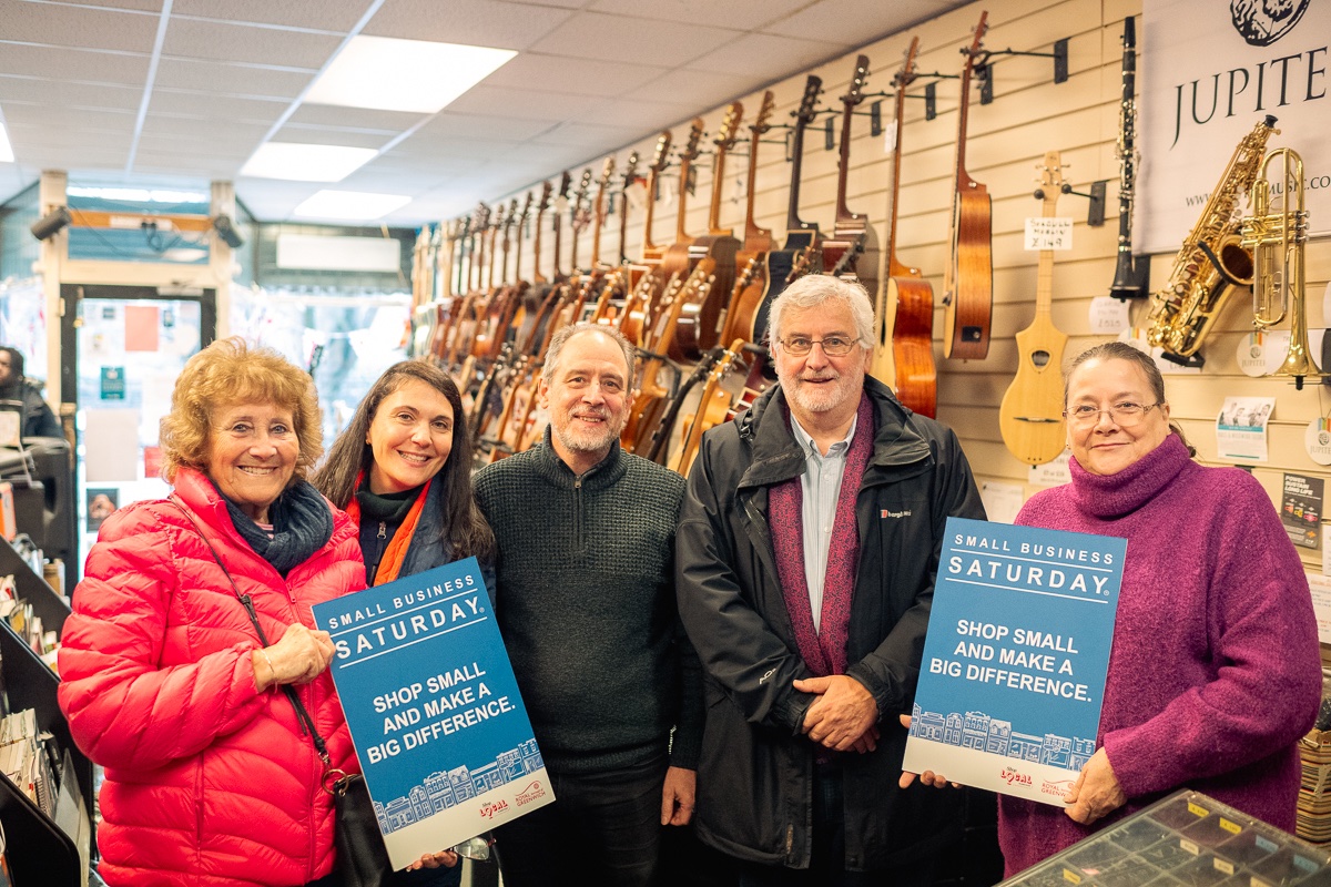 mlo_lo's tweet photo. Next stop Normans Music, which has amazingly been in Eltham since 1914! With David & Claire at the helm since 2016, the shop is a treasure trove of instruments.
#SmallBizSaturdayUK we are celebrating the wonderful small businesses in @royal_greenwich & remember to #ShopLocalRBG. https://t.co/8hnOtmfMW2