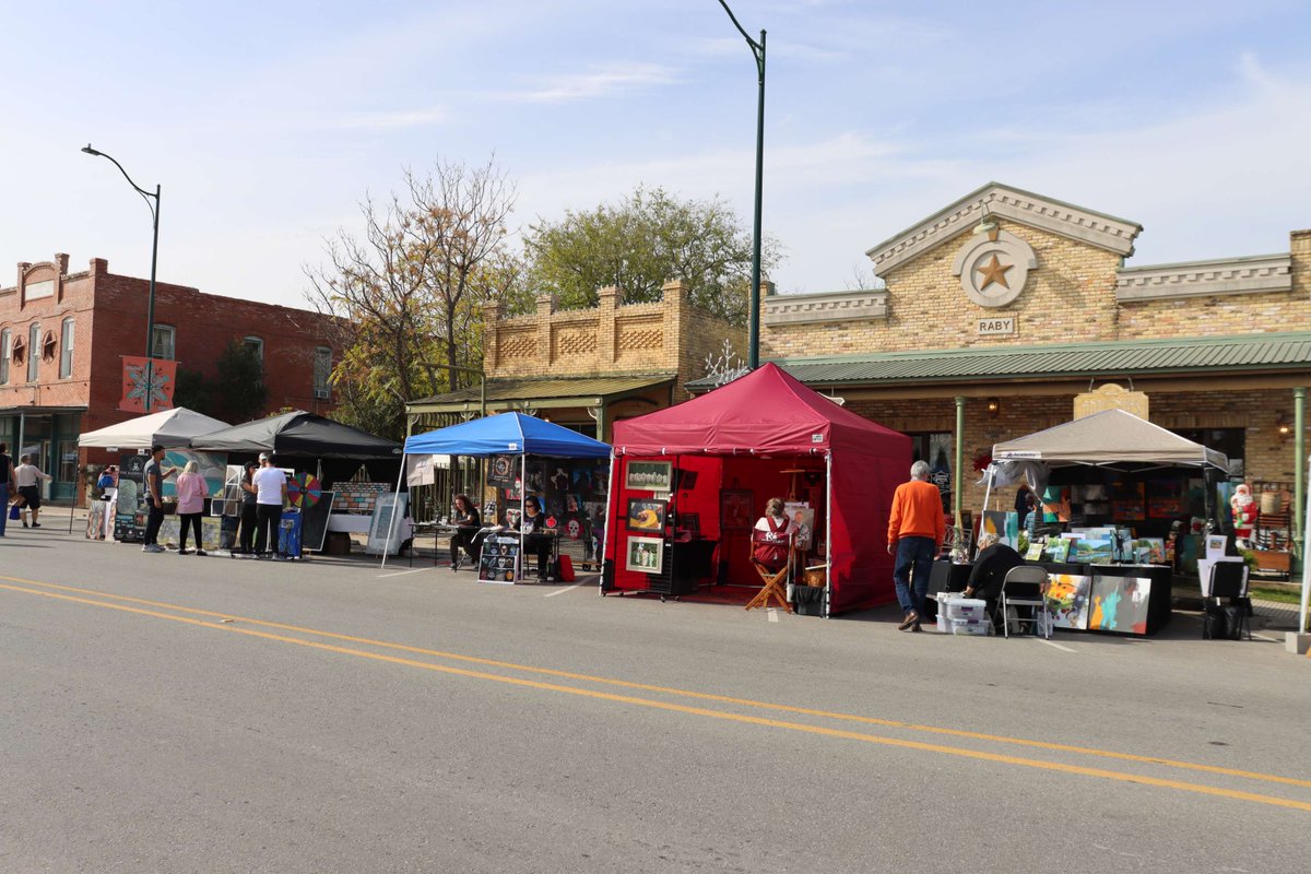 CityofBudaTX's tweet photo. Budafest in downtown Buda is in full swing!
Join us for holiday shopping, entertainment, and cheer.
#BudaTX #DowntownBuda #Budafest https://t.co/pj6asetaia