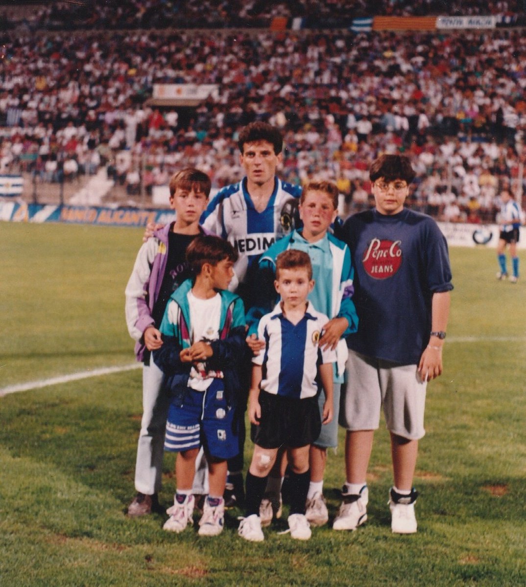 ManuGAliaga's tweet photo. Como desde hace treinta años, mañana estaré otra vez en el Rico Pérez. Si los malos resultados, las crisis institucionales y las decepciones deportivas nos amedrentaran, no seríamos el Hércules, uno de los emblemas de Alicante. https://t.co/ljxG3ETo44