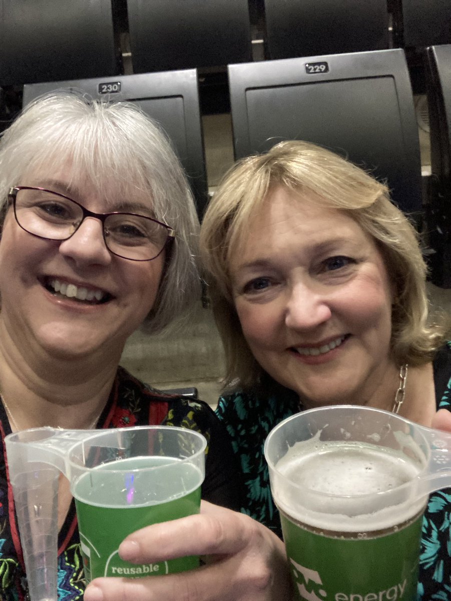 Made it up the 40 million stairs of the Hydro for #SMAGLASGOW! Very excited and need the alcohol after the climb!! 🤣 Waiting for Rosie’s Scottish accent! Love a catch up with the lovely @CaronPaterson 💜🩷💜