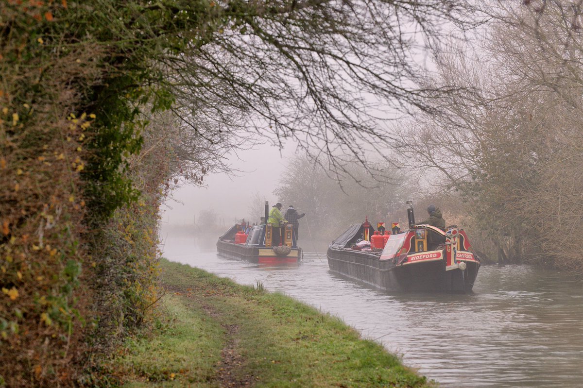 It was a misty Saturday morning on the Grand Union Canal as fuel boats Bletchley and Bideford (both built in 1936) were serving customers at Grafton Regis. #chasingtheboats @fuels_jules @Scarcliffenick @NatHistShips @CanalRiverTrust @CRTBoating