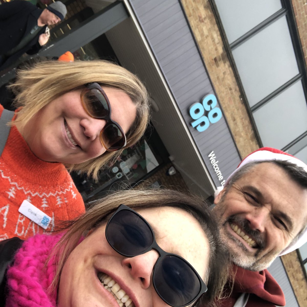 Canalside_chill's tweet image. Met lots of friendly people at Horsell Xmas Fair today. 🙏 to Gianni, Philip and Claire @CHLM21 for @coopuk support of the fridge. #zerowaste @hubbubUK #horsell #LocalCommunityFund