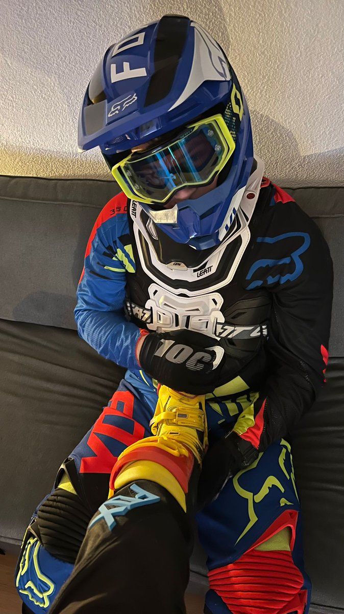 I am in need to be cummed on or  bred 👀😳 *KennyNoises