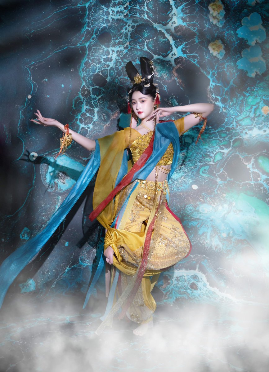 晓彤亲妈的裸足脚底太诱人了 好想闻着亲妈的脚流精😦
#关晓彤 #恋足 #意淫 #裸足 #脚奴 #媚脚