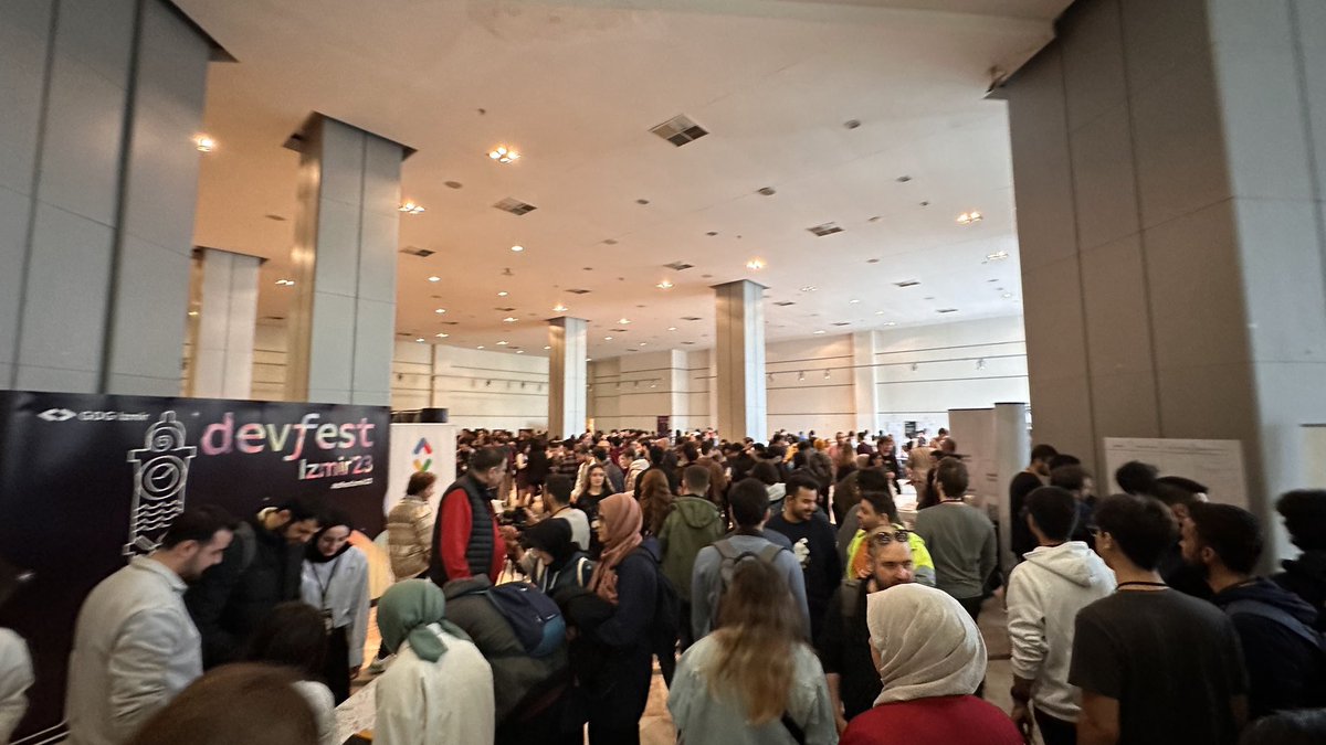 2500 katılımcı, 43 konuşmacı, 5 paralel oturum, 13 sponsor ve 50+ görevli ile Türkiye’nin en büyük geliştirici etkinliklerinden biri olan DevFest’23 İzmir için emeği geçen herkese teşekkür ederiz! 🚀

Yoğun katılımınız ile dolu dolu bir etkinlik geçirdik! 🔥 

#dfestizmir23
