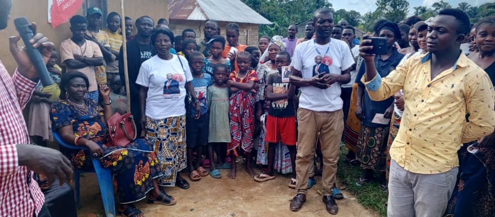 juvenalmunubo's tweet photo. Communion avec la population de #Bilobilo, près du Centre de Mubi, territoire de #Walikale,Nord-Kivu.
#Redevabilité.
Rendez-vous le 20 déc.2023.
Juvénal Munubo Mubi, le milieu défensif No 6,Candidat Député national 🙏✌️ https://t.co/sjNov9zwTf