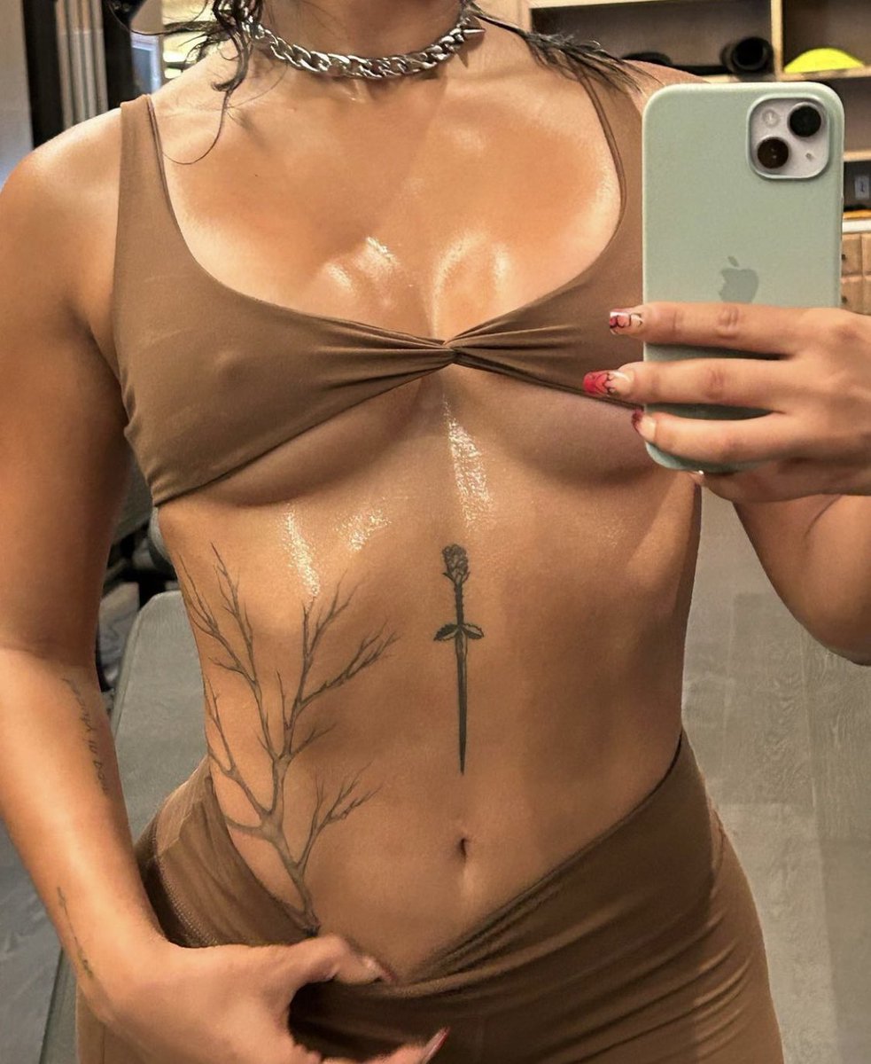 KoetherS's tweet image. Hot like spice 💕 are you down for Netflix and chill