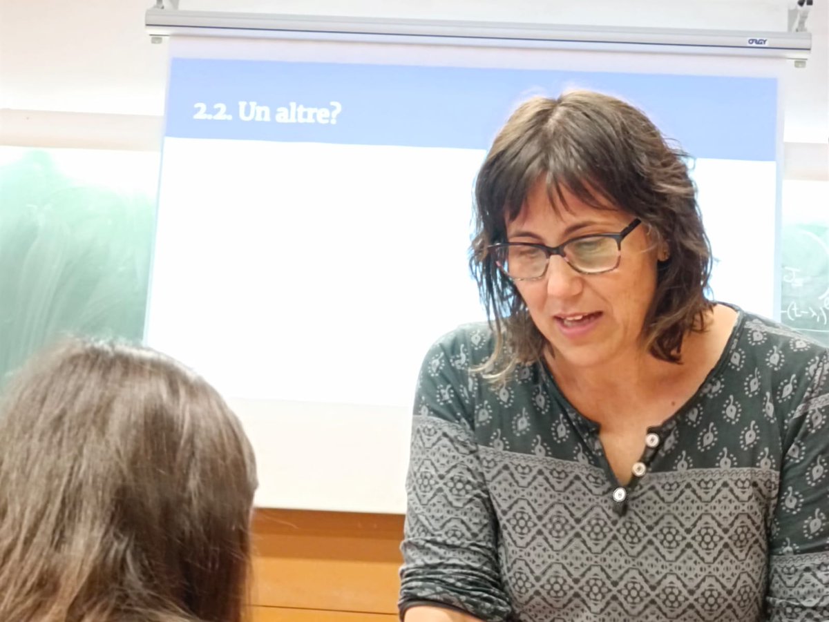 estalmat_cat's tweet photo. Avui l'alumnat de segon ha gaudit de la sessió de mitjanes pitagòriques amb la Gemma Santacana i en Guillem Bonet. https://t.co/foYHuItktY