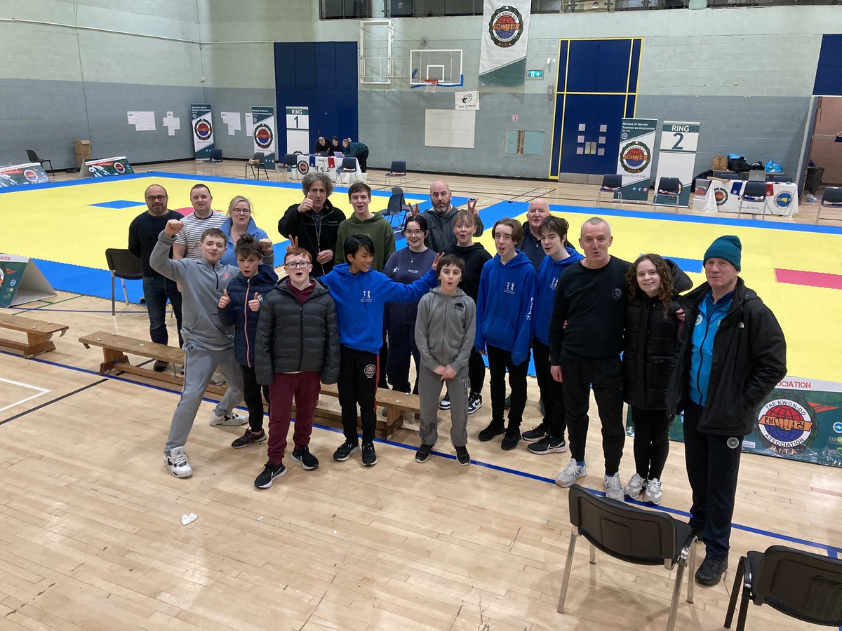 Thanks to the silent workers who set up the arena for tomorrow’s Irish open. Many hands definitely make light work.