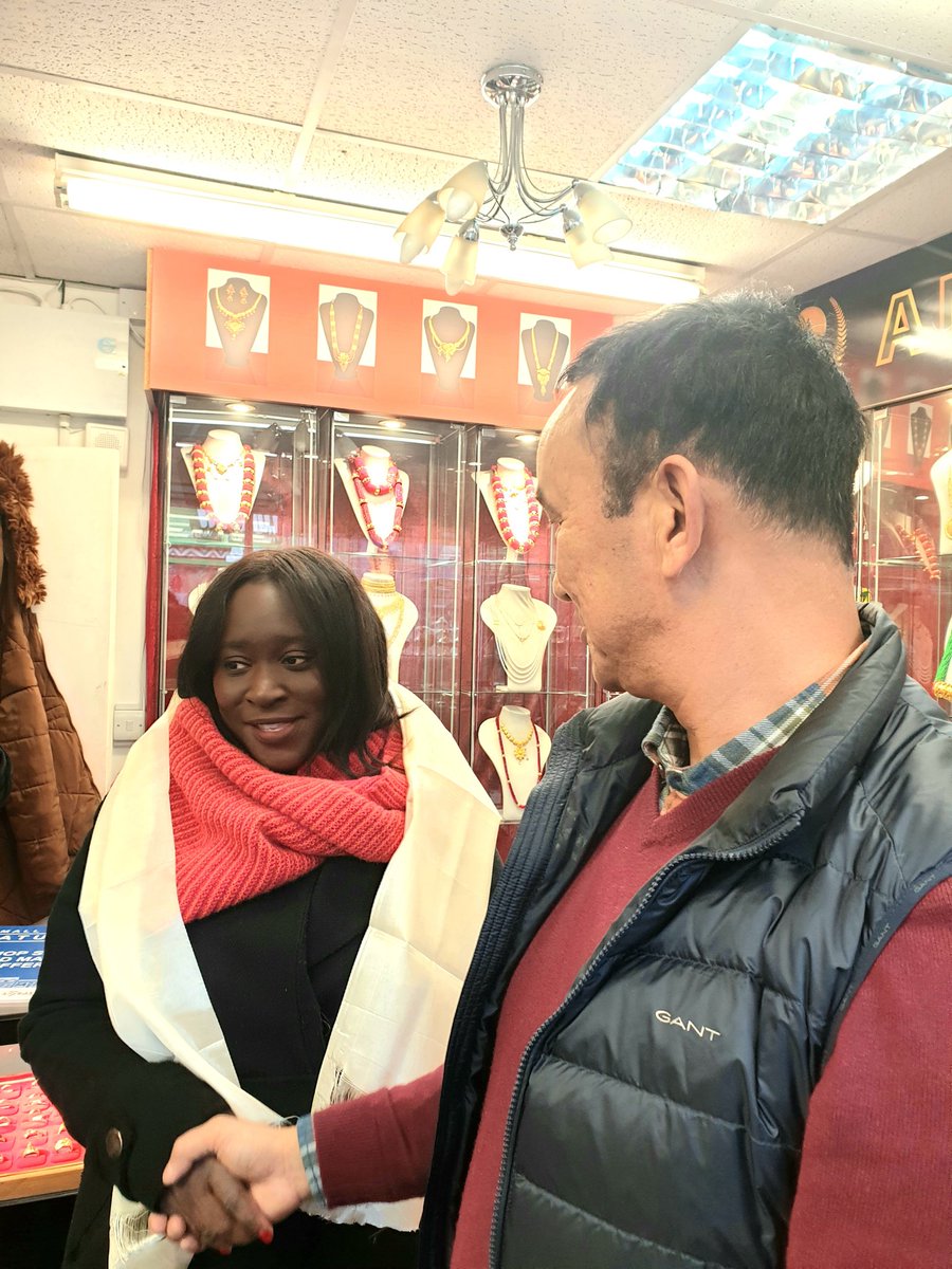 Matt_Morrow99's tweet photo. Our MP Abena Oppong-Asare @abenaopp in Anugraha Jewellers @anugrahajeweler #Plumstead Lakedale Road #ShopLocalRBG https://t.co/h9RAmKi5rT