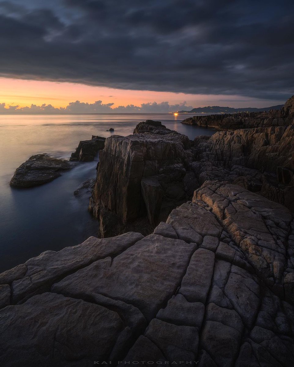 Leave your eyes to the scenery and your weight to the delicious food.