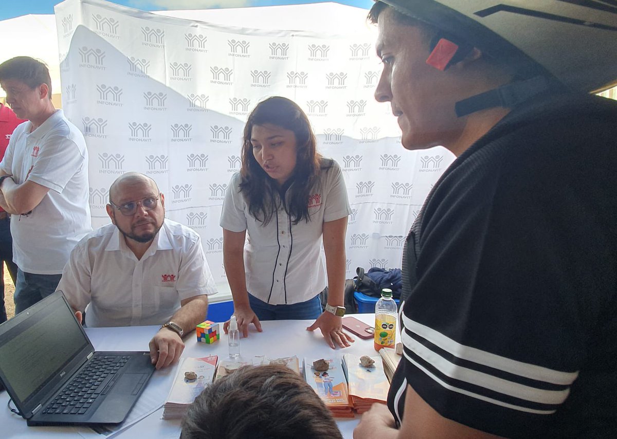 llanz2000's tweet photo. En la Caravana del Jaguar No.23 @LaydaSansores acercando los trámites de #MejoravitRenueva #MejoravitRepara #MejOraSi , #MujerInfonavit #ResponsabilidadCompartida @Infonavit a los habitantes de la Colonia 20 de noviembre en el municipio de Campeche. https://t.co/3kDwT1bztz