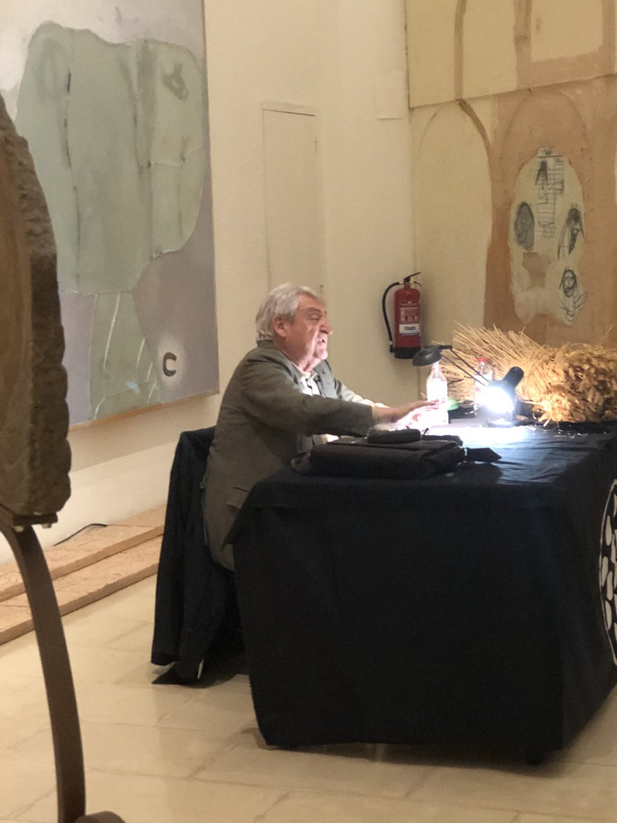 lagarbacultural's tweet photo. Escoltant la xerrada de @ManuelMilian A l @espaiguinovart #Agramunt https://t.co/GhN2gji1qG