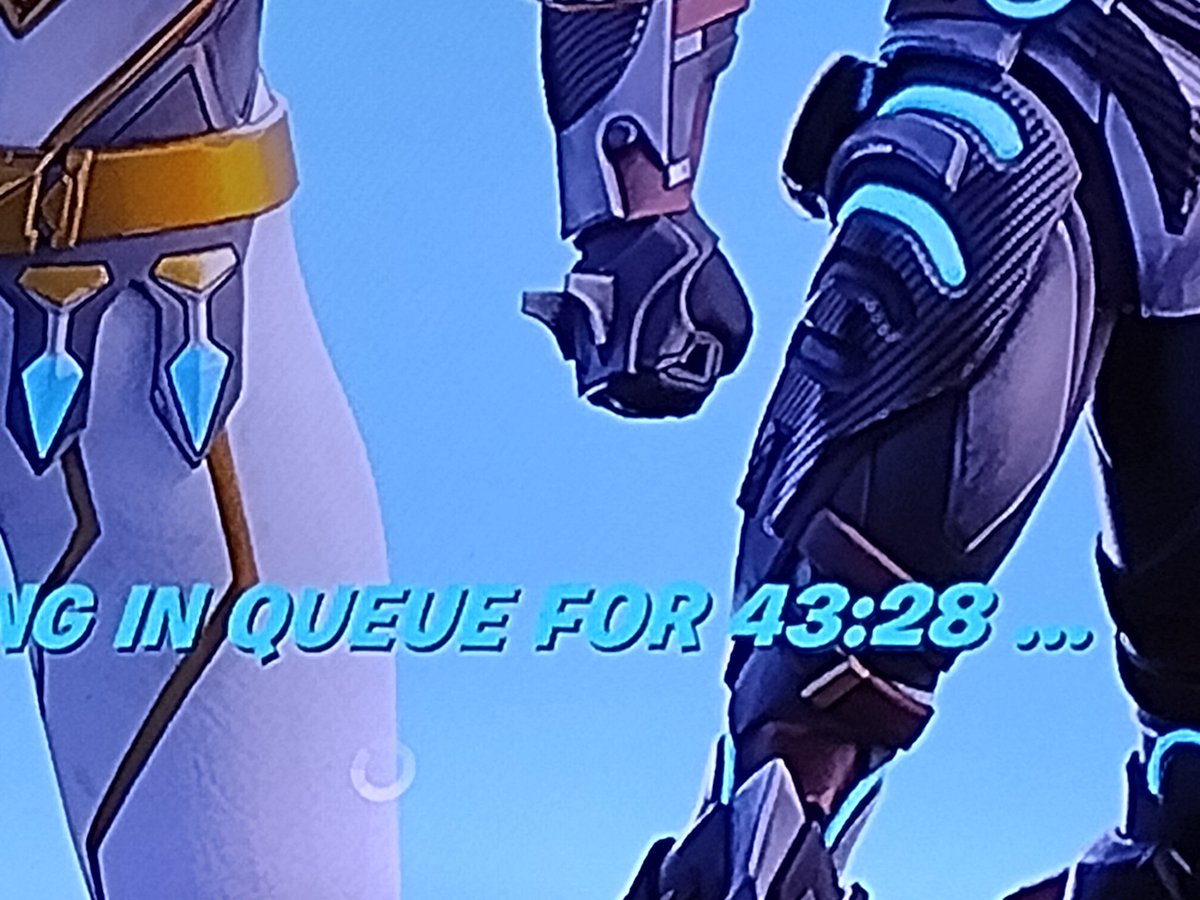 MzFortunate's tweet photo. @FortniteGame When I started waiting it was 1:09:00 🤦 I don't mind waiting until the second show I guess 🤷🥺 this definitely should have been better planned for the massive amounts of players trying to play all at once rather than having a hour+ long queue 😫 https://t.co/6XlHc8xIdf