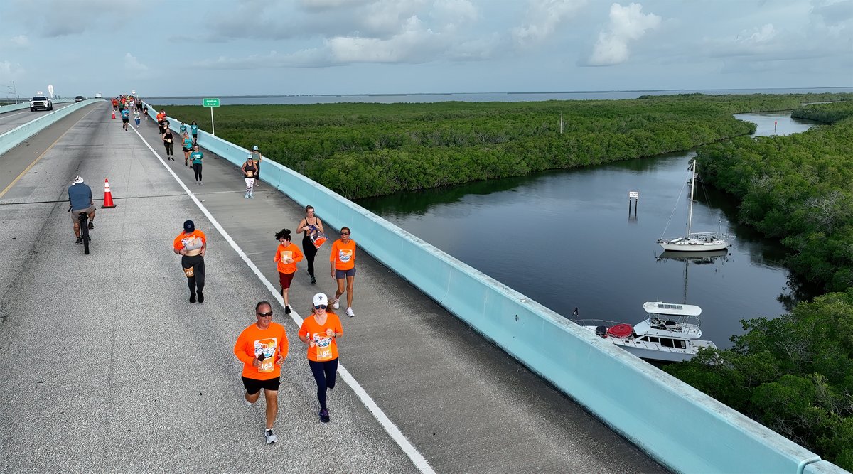 thefloridakeys's tweet photo. A field of 500 runners and walkers crossed the 65-foot-high Jewfish Creek Bridge, considered the entryway to the Florida Keys, during the Sat., Dec. 2 @FirstStateBnk Key Largo Bridge Run. The bridge connects mainland South Florida with Key Largo. ๐ท Bob Care https://t.co/Ydw9MzVibZ