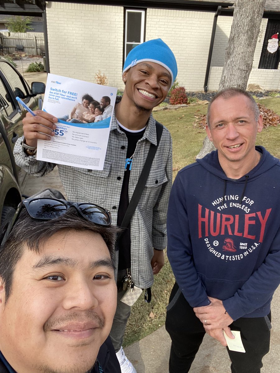 SamuelW2025's tweet photo. Gloves off, round 2.  Christian setting up residents with #attfiber #directvstream and wireless 

@MichaelW2832 @KAMOASMChris @CoachAPacheco @Farzad_Farokhi @AlyssaMoore_12 @WesleyKyleNeal @KAMO_A_Train @KAMOkonnects https://t.co/p3Q8zwnY5U