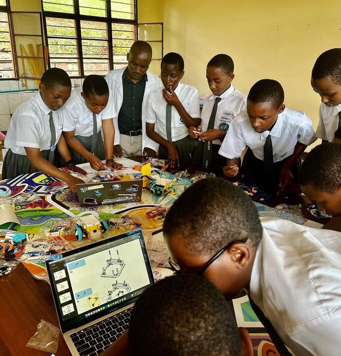 STEM Inspires tweet media