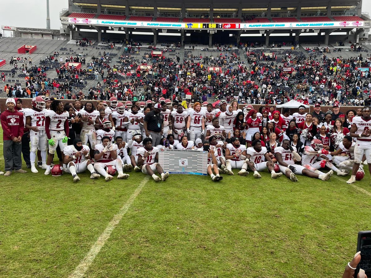 LMSDSchools's tweet photo. LHS Wildcats are your 4A State Champions! They defeated Columbia by a score of 19-6. Congratulations, BIG LOUISVILLE‼️🏈🏈🏈 https://t.co/gcNl9o0ZY5