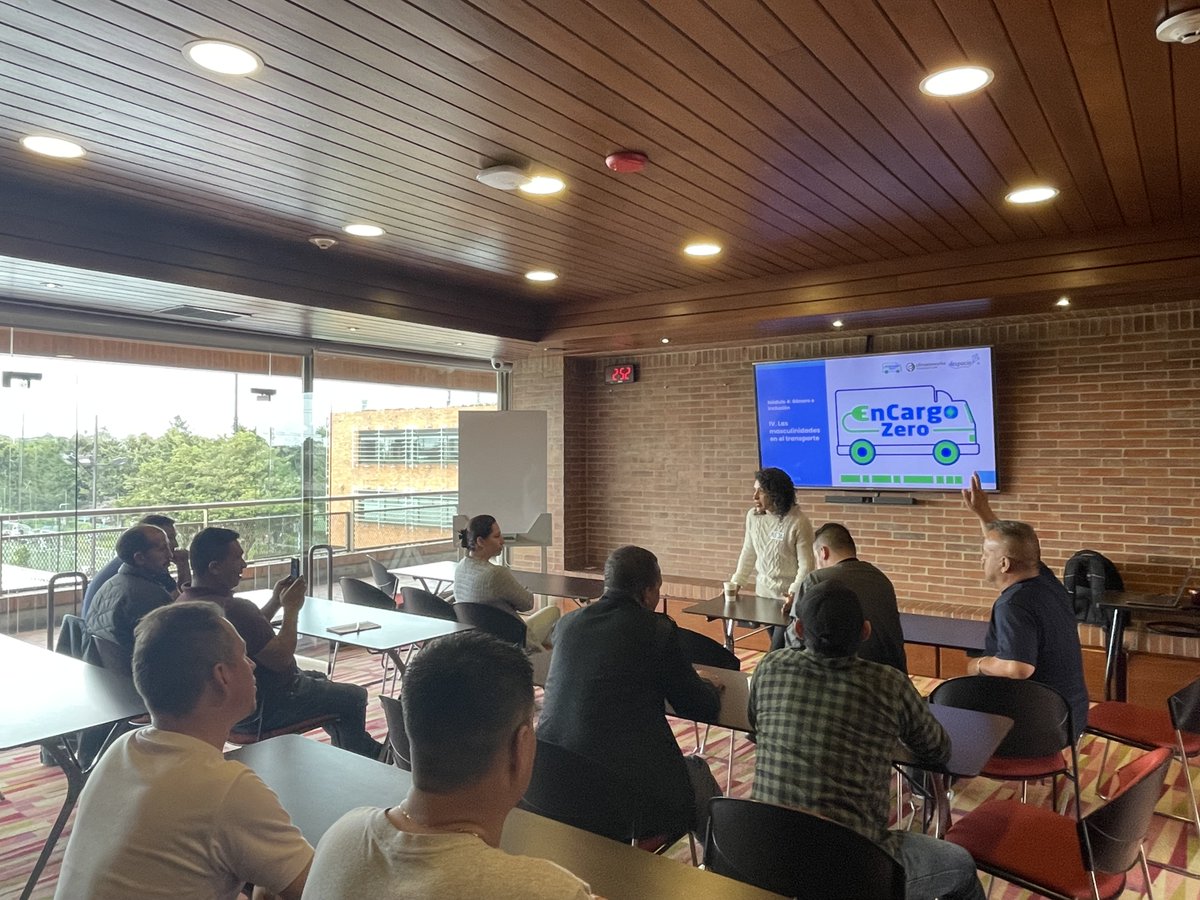 camilourbano's tweet photo. Today, we finished our freight and electric mobility training program #EnCargoZero, where we trained owner-operators & drivers to face the new challenges of electric mobility in urban freight, with a gender and inclusion approach. @Drive_Electric_ @ClimateWorks @despacio_org https://t.co/usFn4rjYYe