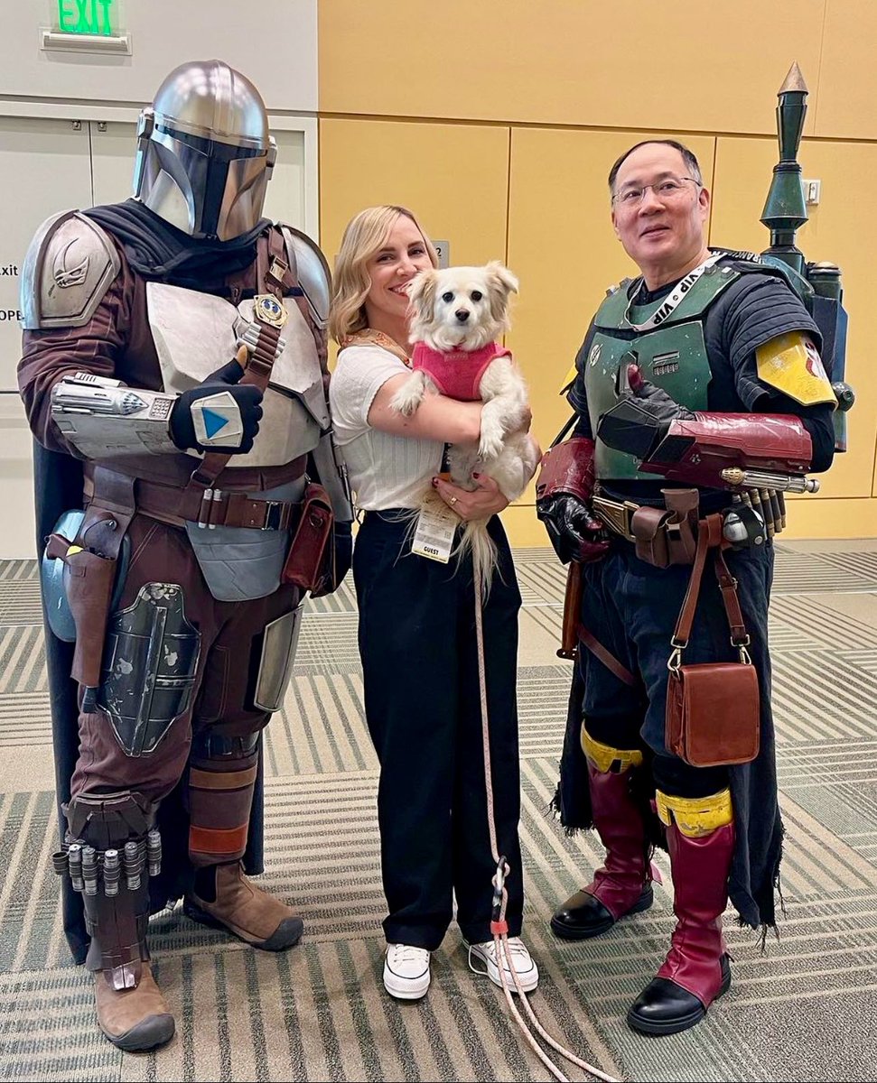 GabrielleOrlita's tweet image. 🥰🐶🔛How do you like those #Mandos with @ChelseaHamill and #MillsTheMagnificent? 
#ThisIsTheWay 🤍🤍👊👊😁✨
#FanExpo #SF23