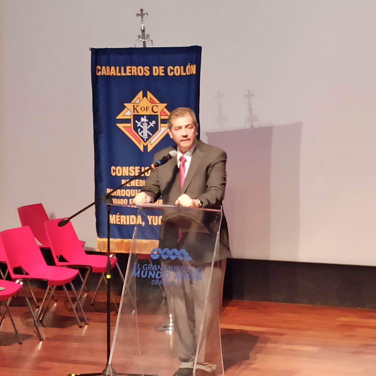 Gran conferencia de Alejandro Bermúdez @albermudezr en Mérida, sobre la Fe, la Vida y la Familia.

Presentado por Caballeros de Colón 18211.

@KofC @KofCYucatan #KofC #KnightsInAction