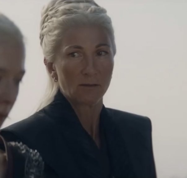 Omfgggggg just look at herrrrr. Take in her goddess like beauty. Breathing has suddenly become foreign to me.