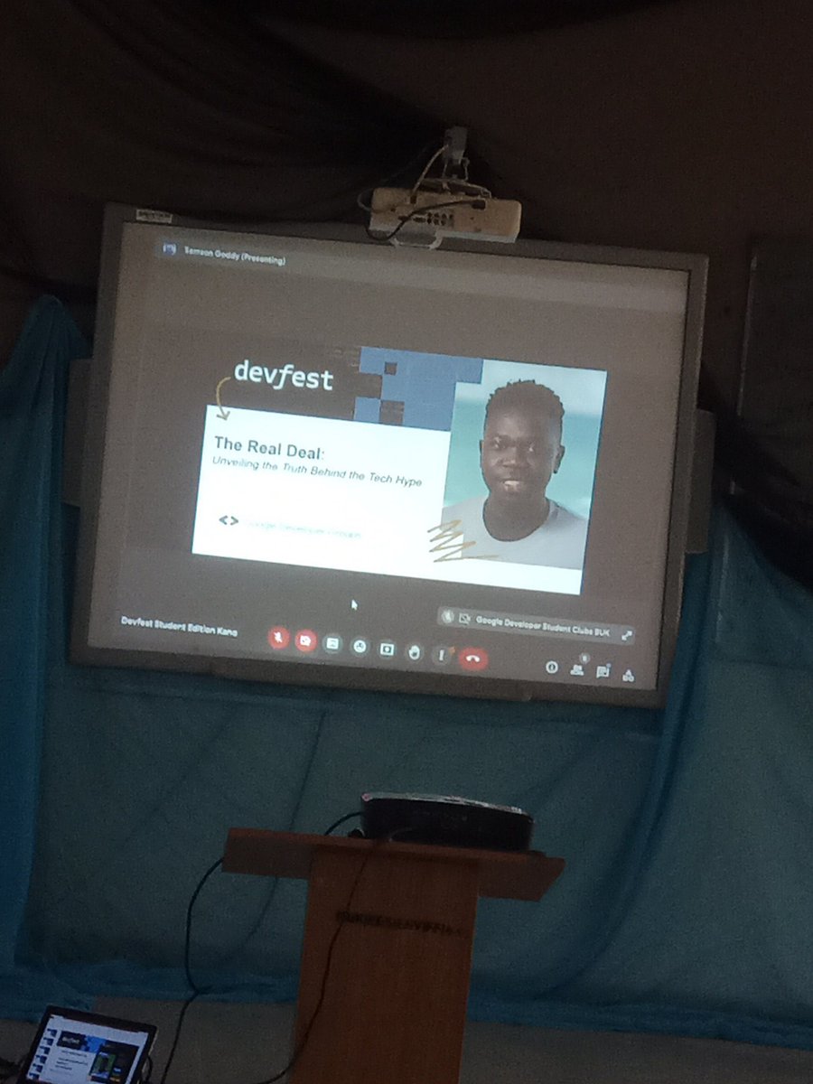 4hmadou_5's tweet photo. @babblebey Your man @Samson_Goddy was not trying to stand against #JavaScript today. He was just trying to reveal the real Deal here with us.😂😂😂😂😂😂😂 #DevFestKanoSE https://t.co/aDl55iLME0