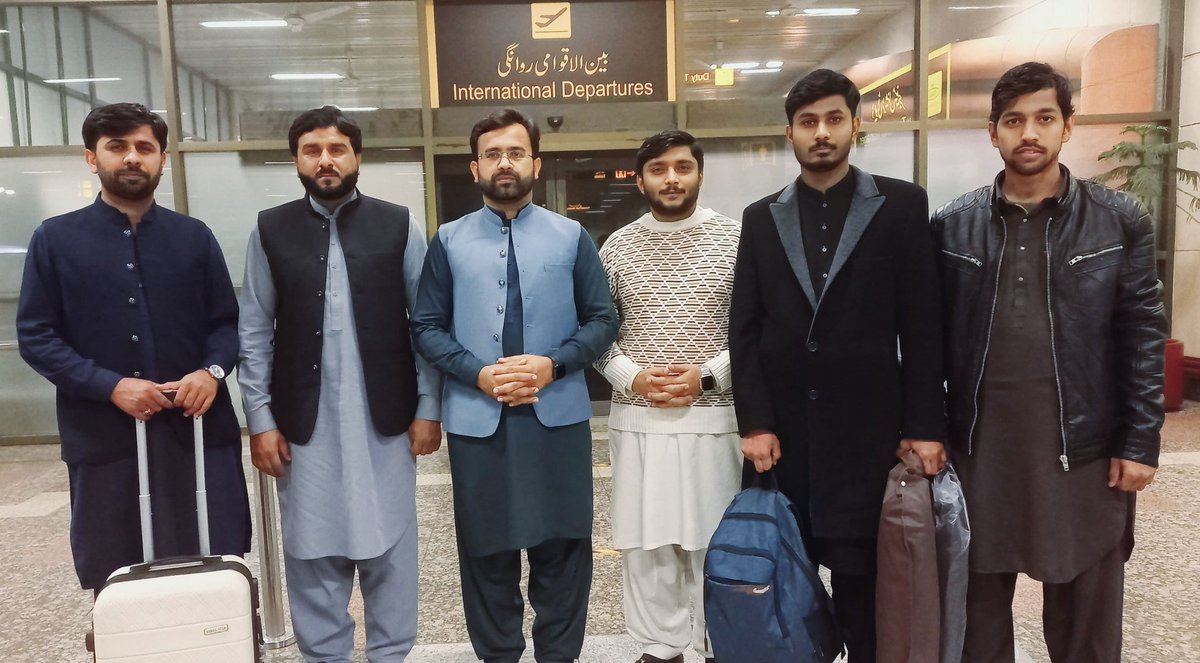 MSMPakistan_'s tweet photo. مرکزی صدر مصطفوی سٹوڈنٹس موومنٹ شیخ فرحان عزیز دس روزہ دورے پر ایران روانہ،
اس موقع پر مرکزی ٹیم نے علامہ اقبال انٹرنیشنل ایئرپورٹ لاہور پر انہیں الوداع کہا۔

#MSMPakistan #MSMForStudents #Iran https://t.co/4PifvTrZY1