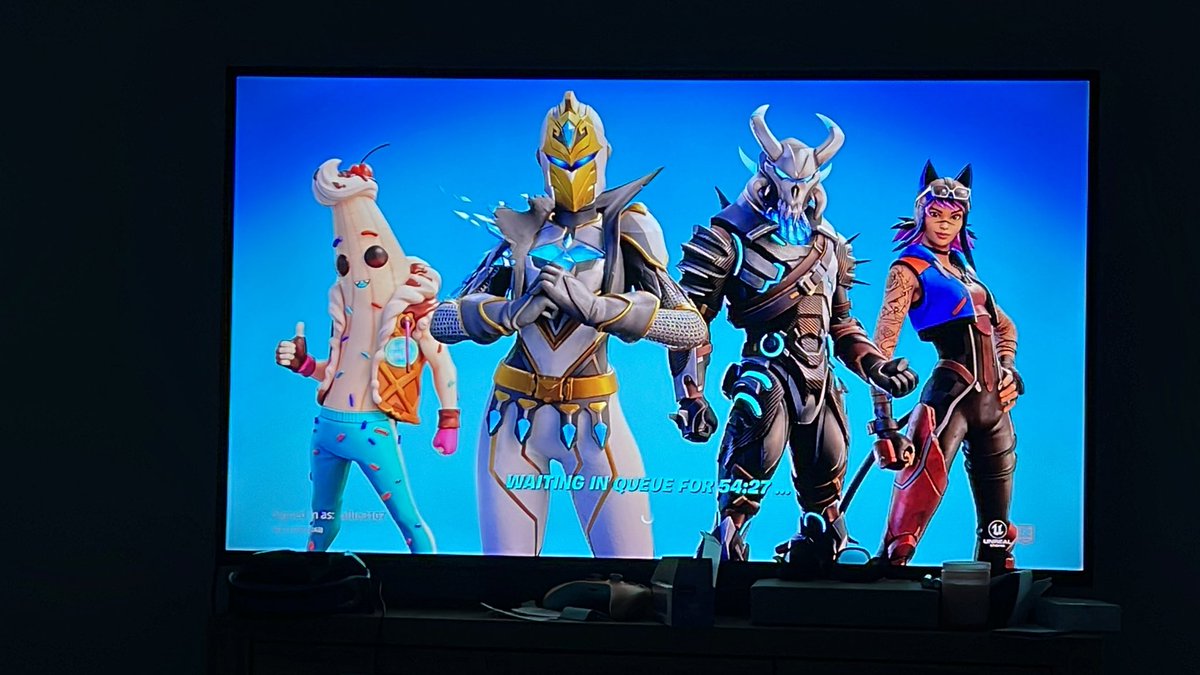 Nab_cosplay's tweet photo. @FortniteStatus Queue jumped from 42 minutes to 56!? Did we get bumped or are we never getting in? 
Not very fair if you ask me. https://t.co/zinejzPUHL