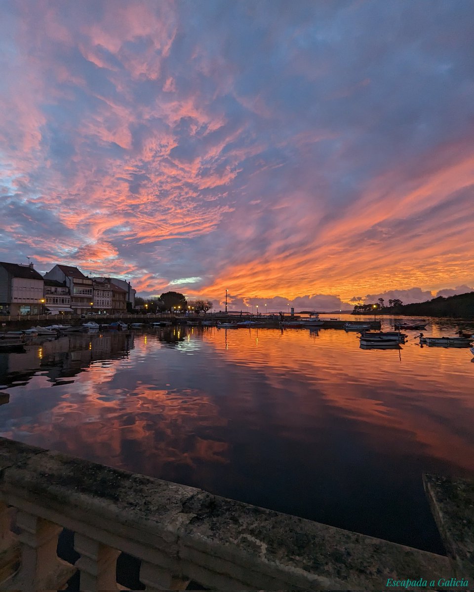 🌅 Solpor sen filtros 💙💚
.
🌅 Atardecer sin filtros 💙💚
#solpor #atardecer #sunset #sinfiltros #nofilters #sunsetlovers  #Carril #VilagarciadeArousa #Galicia #EscapadaaGalicia