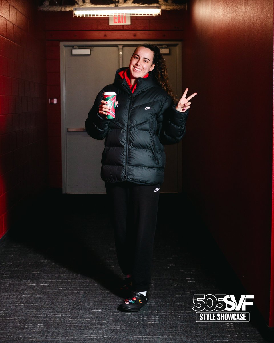 UNMLoboWBB's tweet photo. Heating up the rivalry weekend early with the @505SVF #StyleShowcase ft. @yyyinekilteg, @chkoarly, @paulareus &amp; @ballanyah https://t.co/vpuabGbYP6