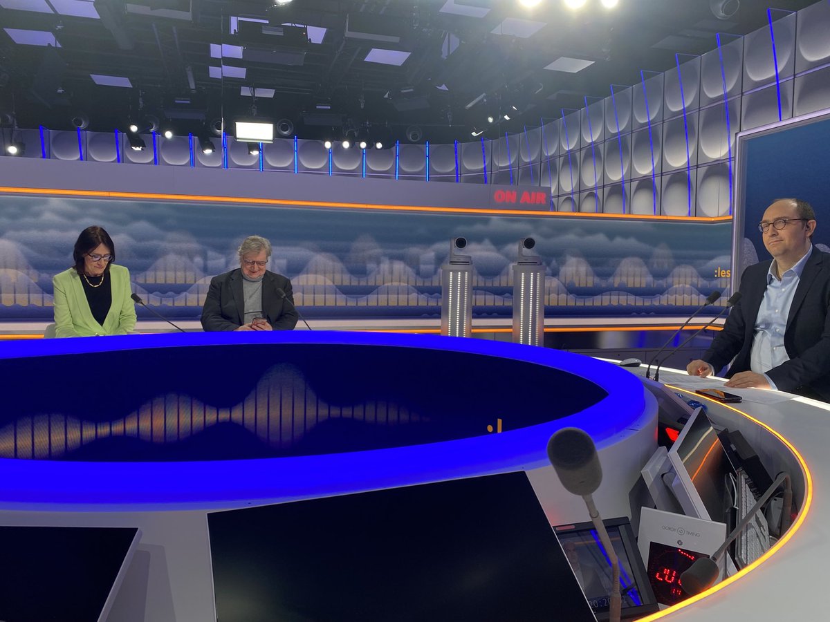 apercept's tweet image. En direct jusqu’à 21! #Lesinformés sur ⁦@franceinfo⁩ avec ⁦@ANavarroPedro⁩ ⁦@toscano_alberto⁩ présenté par ⁦@victormatet⁩