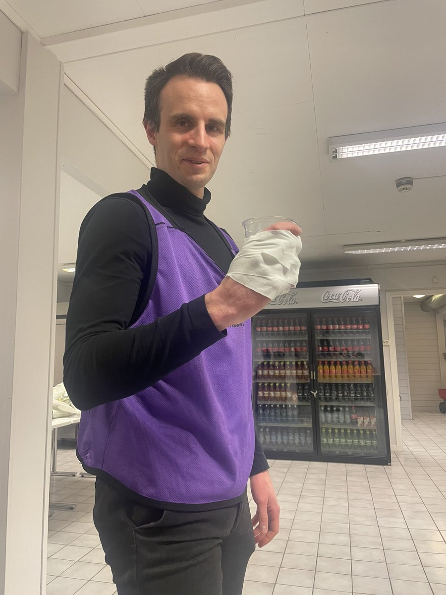 Årsfest for Dahle senior.

@jonasfroener med ledertrøye og egen kopp for påfyll. 

Oppskrift på toppscorer👍🏻