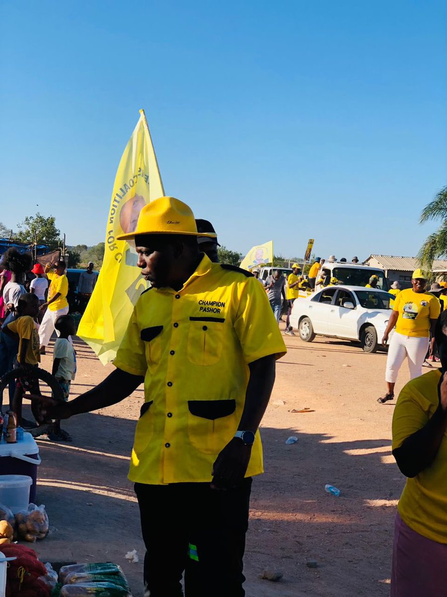 pashor_sibanda's tweet photo. Following the cancellation of our rally by the @PoliceZimbabwe we took some time today to move around the Constituency and engaged residents from Sign post to Sgodweni, Mpompini and Garikai. The mood is electric, our people are very clear. Ngiyabonga Cowdray Park Omuhle 🙏🏿 https://t.co/D1XCJF3z10