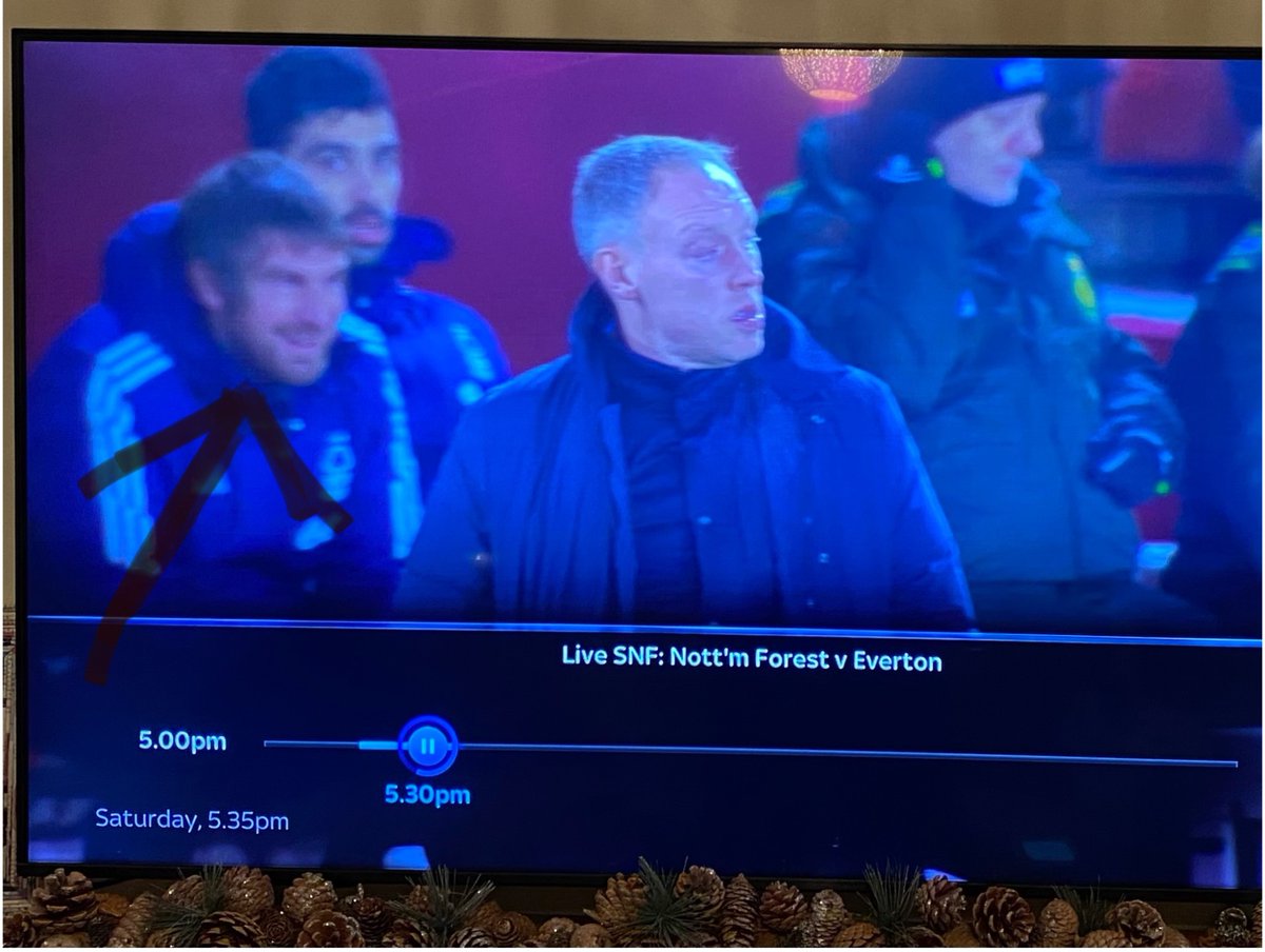 milesie5's tweet photo. @IanSMcIntyre Is this Mr Lawrence?! New role at Forest I assume! https://t.co/ZQgBS0UCDP