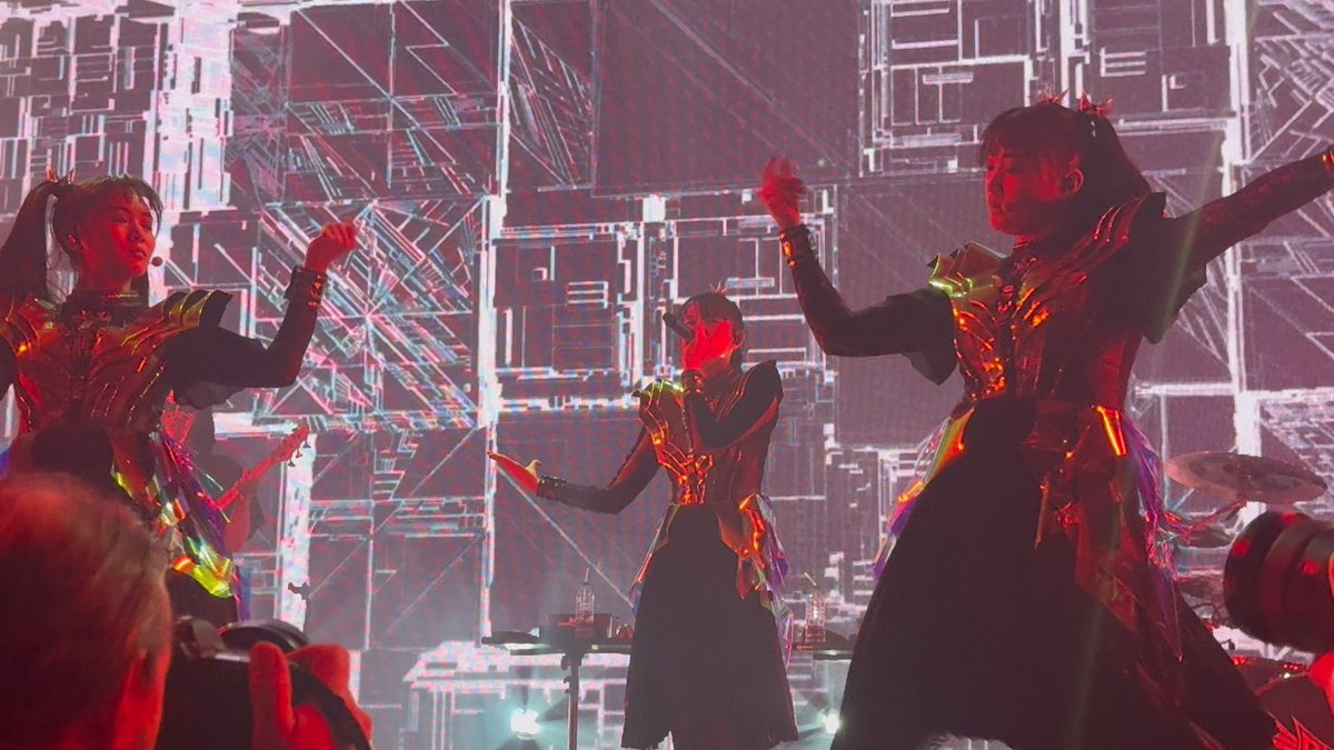 VALKYMETAL's tweet image. #BABYMETAL #TIMEWAVE #LONDON

🧵 1/4