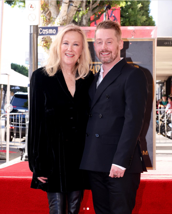 WatchinUK_'s tweet photo. A sweet reunion with his “Home Alone” mom Catherine O’Hara as he was honored with a star on the Hollywood Walk of Fame! 🥹🥰
#HomeAlone #reunion https://t.co/Jp7U3fx4im