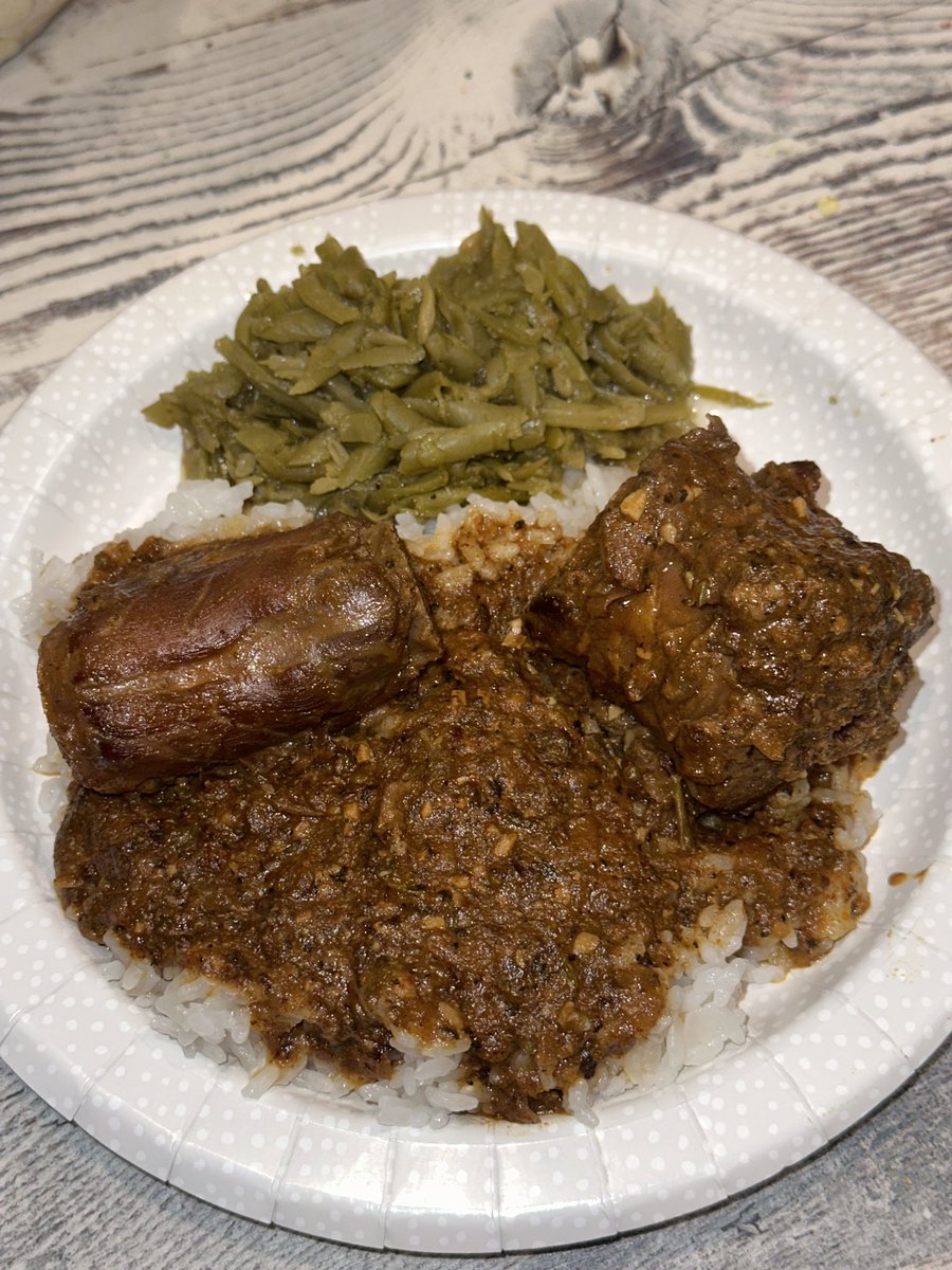 slimdidthat's tweet photo. Smothered Turkey Necks for the win🥰 look that gravy tho😩😋 https://t.co/Uojo7bZqDM